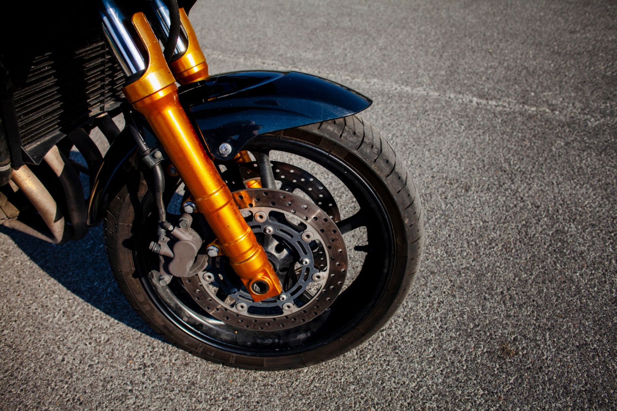 <em style="color:#ffffff;" class="itlian-font" >Automotive & Accessories</em>